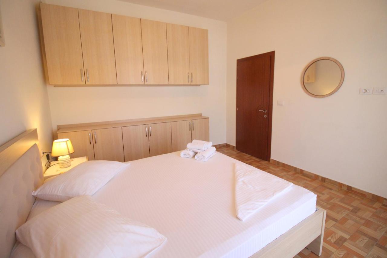 Doka Center Apartments Саранде Екстериор снимка